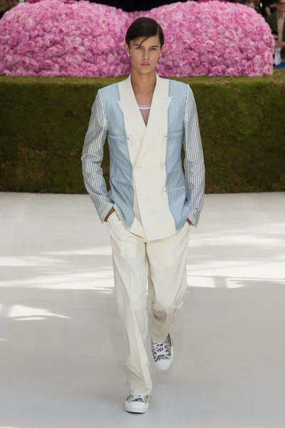Look 1